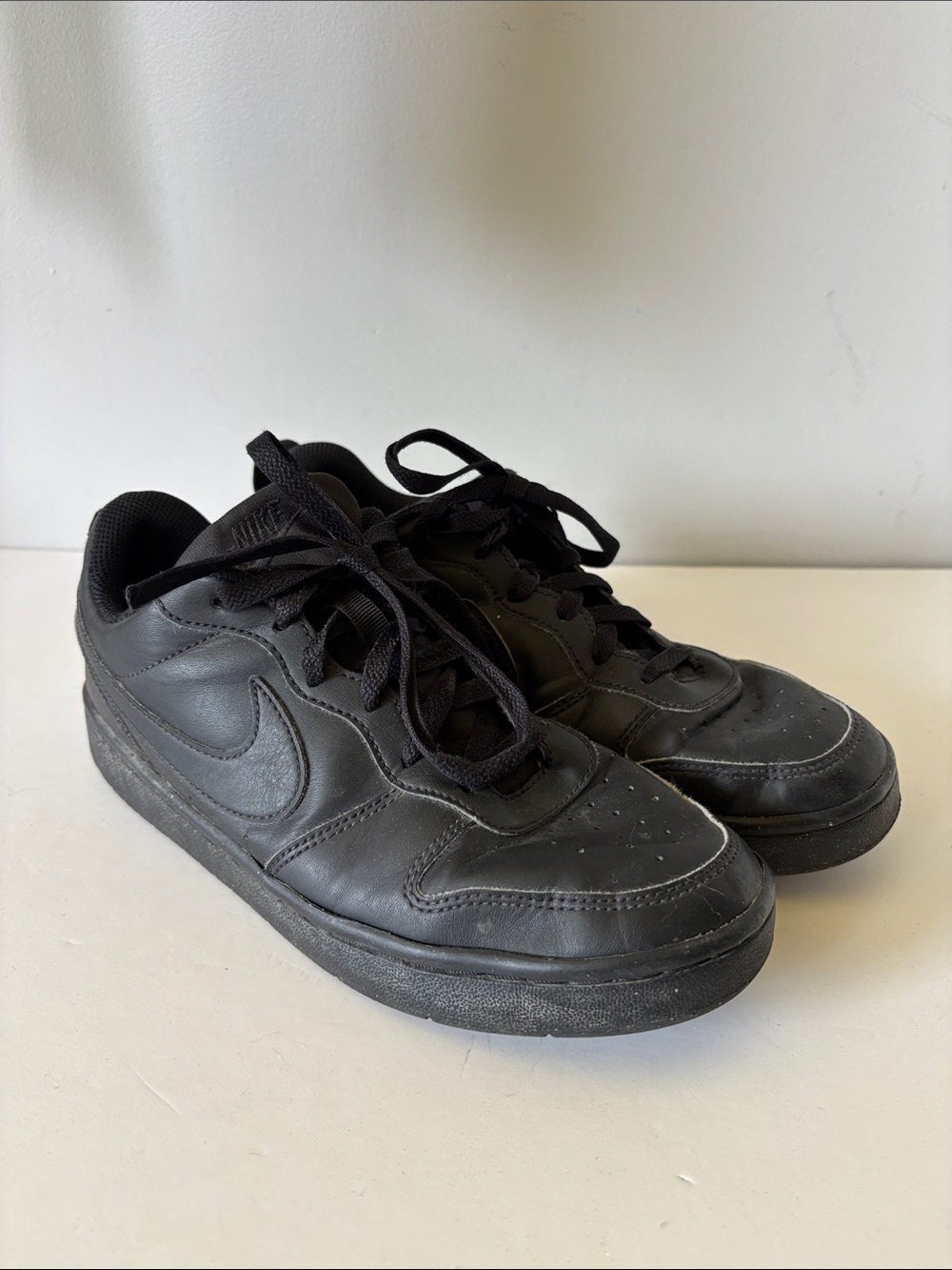 Nike Boys Court Borough Low Sneakers Black Youth Size 6 (6Y)